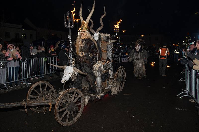 Diváci se během Krampus show v Kaplici náramně bavili.