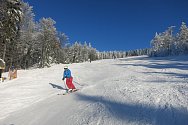 Na Hochfichtu si lyžaři ve středu užívali sluníčko.