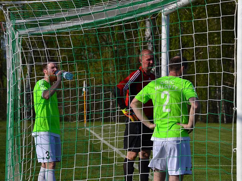 OP muži - 14. kolo: FK Dolní Dvořiště (modré dresy) - Hraničář Malonty 1:1 (0:0) pen. 1:3.