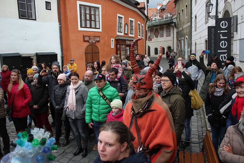 Masopustní průvod v Českém Krumlově se koná v režii Základní umělecké školy.