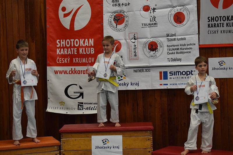 Mikulášský turnaj, poslední z letošní série turnajů Jihočeského svazu japonského karate, pořádal českokrumlovský Shotokan karate klub.