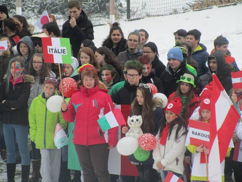 Slavnostní zahájení olympijských her v Loučovicích.