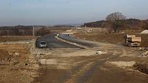 Stavba dálnice k Dolnímu Třebonínu pokračuje.