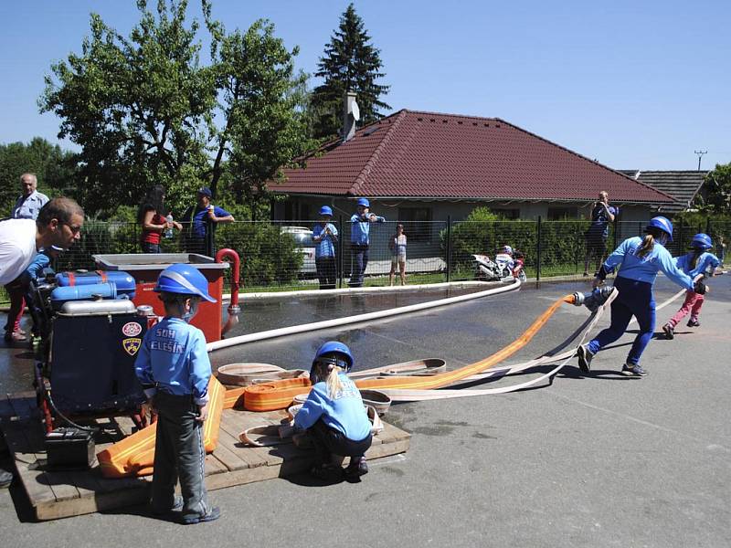 Mladí hasiči z celého okresu soutěžili v disciplíně požární útok.