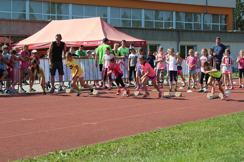 Okresní atletická olympiáda základních škol z Českokrumlovska v Kaplici.