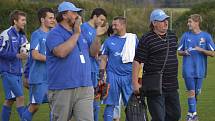 I. B třída (skupina A) - 9. kolo (10. hrané): Sokol Křemže (v červeném) - FC Šumava Frymburk 0:3 (0:1).