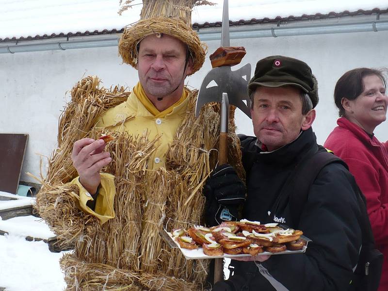 Tři desítky roztodivných masek prošly druhou únorovou sobotu Srnínem.