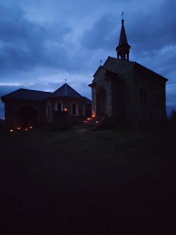 Čtení z Bible u kaple Maria Rast am Stein.