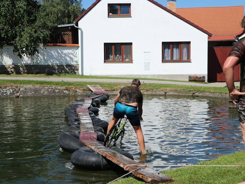 Jako každý rok, tak i letos sbor dobrovolných hasičů uspořádal v Chlumu nad Malší slavnosti.