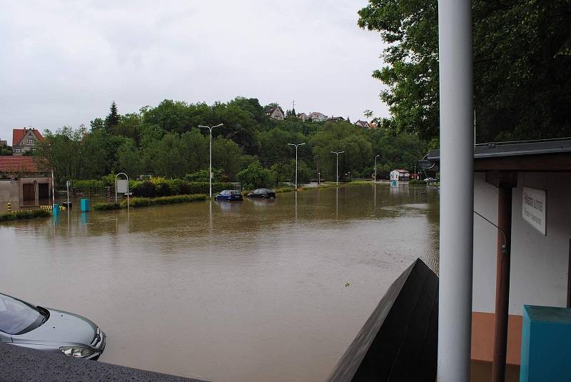 Most u krumlovského pivovaru dostal zabrat i při povodních v červnu 2013.