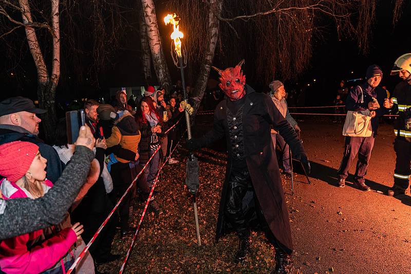 Krampusáci děsili svým zjevem ve Vyšším Brodě.