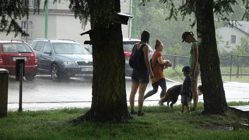 Akci pro děti v Loučovicích přakazila a rozprášila průtrž mračen.