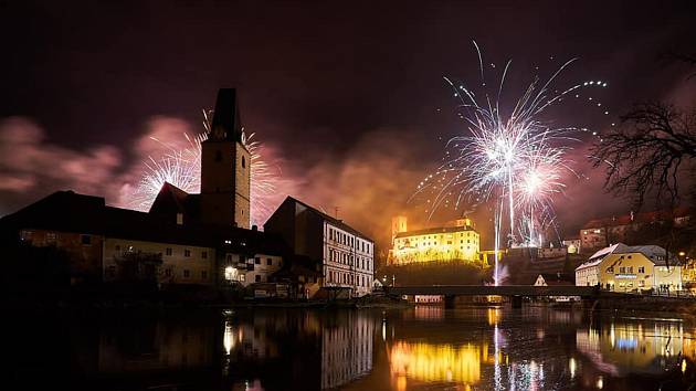 Novoroční ohňostroj v Rožmberku nad Vltavou.