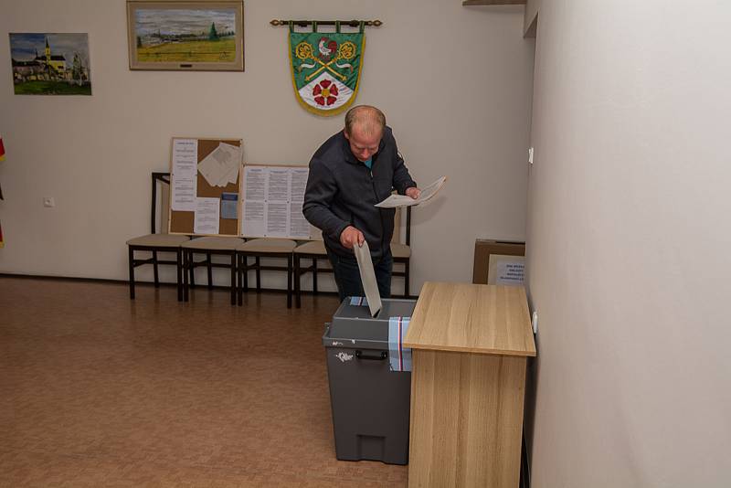 Volby ve Světlíku na Českokrumlovsku.
