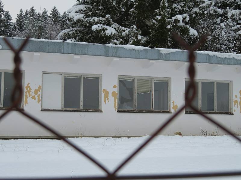 Kdysi vyhlášené plicní sanatorium na Českokrumlovsku nyní už více jak 15 let chátrá.
