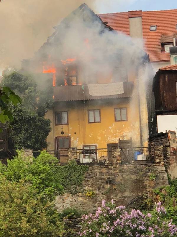 Požár obytných domů v Českém Krumlově, jak jej zachytil Tomáš Sojka.