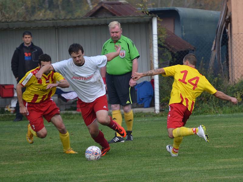 Select OP muži - 9. kolo: Sokol Křemže (bílé dresy) - Sokol Chvalšiny 2:1 (2:1).