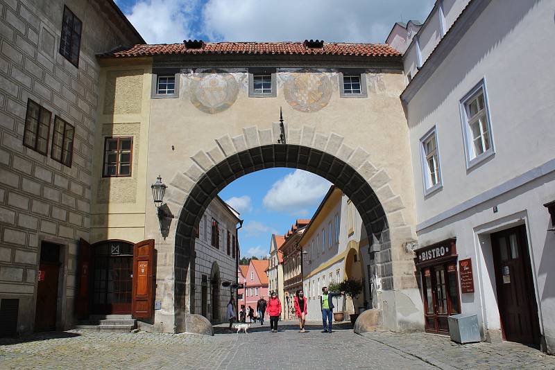 Český Krumlov o prvním májovém víkendu.