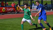 Dohrávka divize A - 23. kolo: FK Slavoj Český Krumlov (zelené dresy) - 1. FC Karlovy Vary 1:1 (1:0), na penalty 5:3.