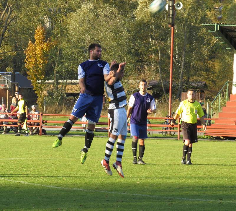 FK Spartak Kaplice (černobílé dresy) – TJ Slavoj Hrdějovice 5:0 (1:0).