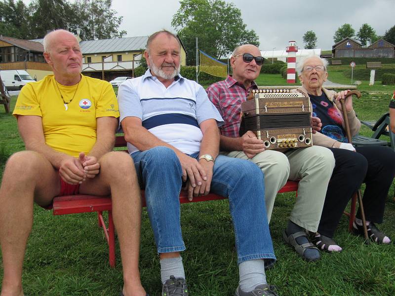 Setkání rodáků, jejichž rodiny přišly do Dolní Vltavice po válce.