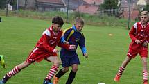 OP starší žáci - 6. kolo: Sokol Chvalšiny (modré dresy) - SK Holubov / Sokol Křemže 0:7 (0:5).