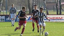 I.A třída dorostu – 22. kolo: FK Spartak Kaplice / FK Dynamo Vyšší Brod (bíločerné dresy) – TJ Spartak Trhové Sviny 0:0, na penalty 4:2.