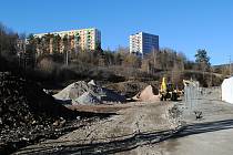 Z bývalé Jitony v Českém Krumlově U Trojice už nezbylo nic. V lednu 2022 pokračovala příprava staveniště nové obytné čtvrti Krumlovský Vltavín.