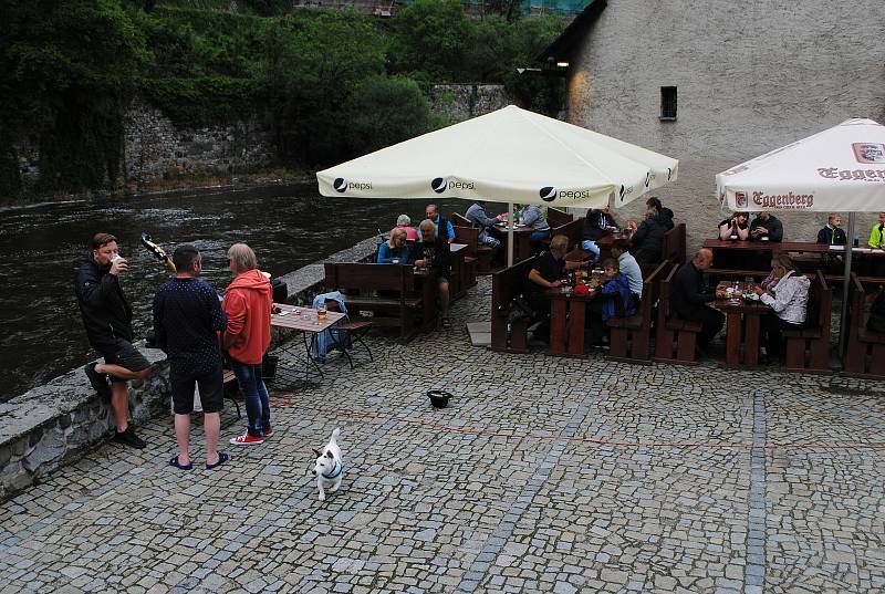 Soukenická žije! Krumlov slaví slunovrat.