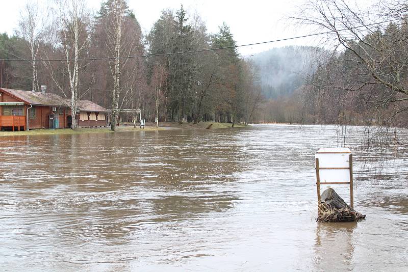 Vltava v kempu v Nahořanech.