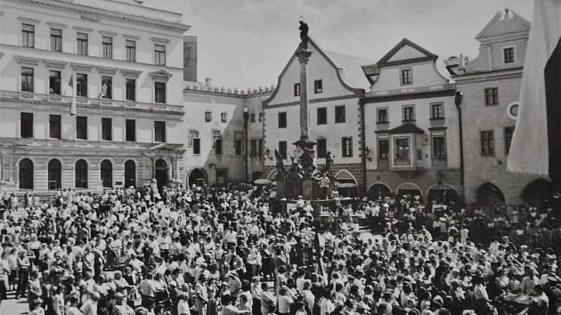 První novodobé oslavy osvobození Českého Krumlova americkou armádou v roce 1990.