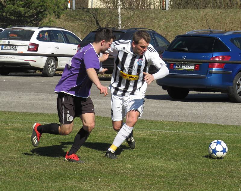Fotbalová příprava: Sokol Kájov (fialové dresy) – FK Spartak Kaplice B 2:1 (2:0).