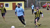 Fotbalová příprava: SK Holubov (černožluté dresy) – SK Zlatá Koruna 3:3 (1:2).