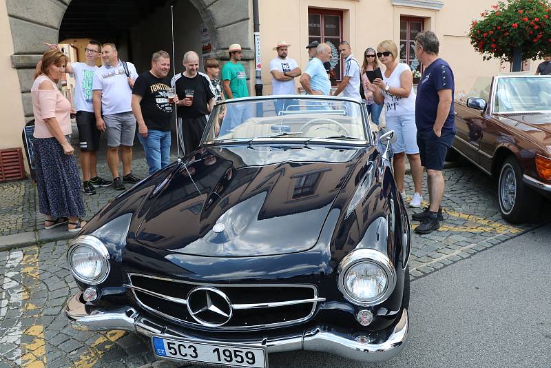 Grand Prix Kaplice otevřel motocyklový kaskadér Martin Krátký který předvedl své mistrovství v sedle Yamahy a MZ.