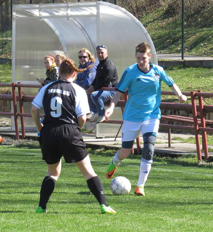 Divize ženy (skupina D) – 12. kolo: FK Spartak Kaplice (modré dresy) – TJ Sokol Sezimovo Ústí 1:0 (1:0).