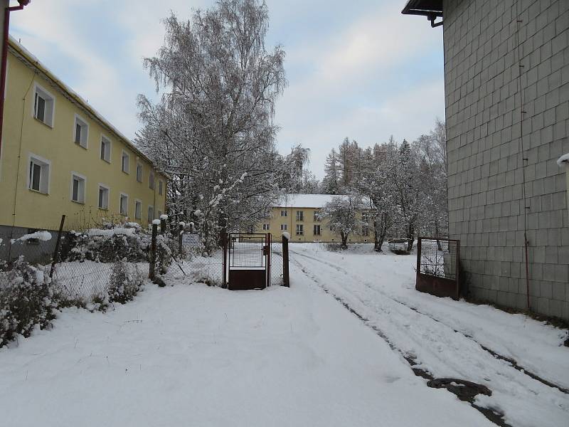 Kdysi vyhlášené plicní sanatorium na Českokrumlovsku nyní už více jak 15 let chátrá.