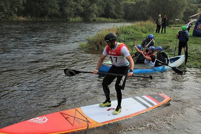 Velké zápolení Krumlovského vodáckého maratonu v Českém Krumlově.