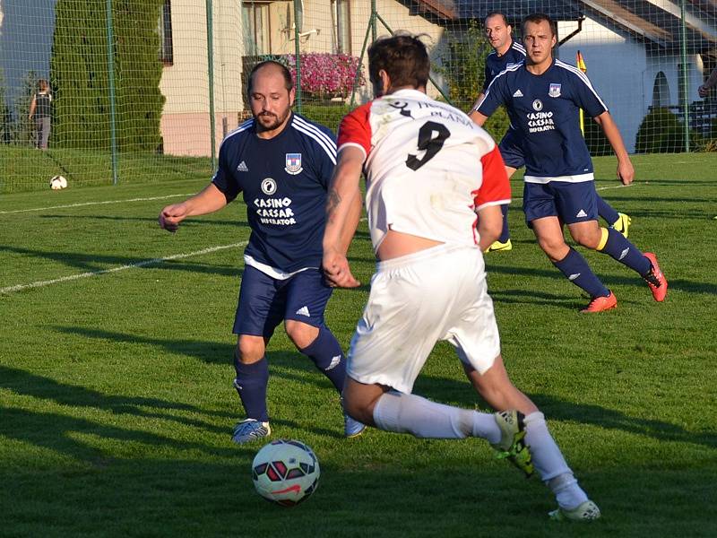 Okresní přebor muži - 6. kolo: FK Dolní Dvořiště (modré dresy) - TJ Smrčina Horní Planá 2:1 (2:1).