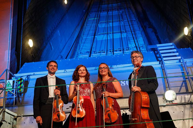 Kvarteto Jihočeské filharmonie zahrálo ve středu odpoledne v podzemních prostorách lipenské elektrárny.