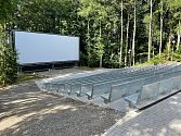 Letní kino v Černé v Pošumaví je připraveno. Má nové hlediště