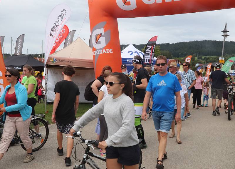 Lipno Sport Fest 2019 v sobotu zahájil půlmaraton v rámci Mizuno Trail Running Cupu 2019.