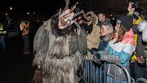 Diváci se během Krampus show v Kaplici náramně bavili.