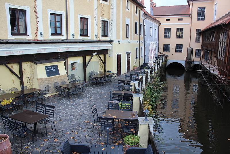 Český Krumlov a zámek už zase zejí neobvyklou prázdnotou.