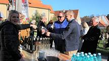 Festival vína Český Krumlov 2021 byl tradičně zahájen na vinici v klášterní zahradě. Návštěvníci mohli mimo jiných ochutnat pití z odrůdy Solaris pěstované v Českém Krumlově. Takže víno ročníků 2017, 2018, 2019. Také výbornou grappu z roku 2018, vínovici 