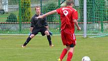 Oblastní I.A třída (skupina A) - 26. kolo: FK Nová Ves / Brloh (zelené dresy) - TJ Týn nad Vltavou 2:9 (2:5).