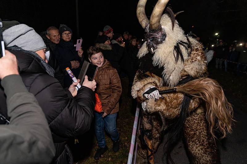 Krampusáci děsili svým zjevem ve Vyšším Brodě.