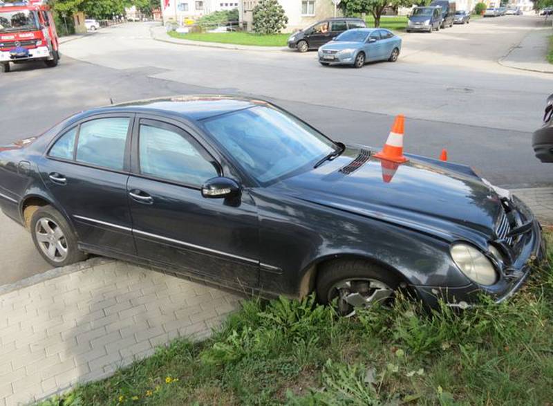 Žena pod vlivem alkoholu způsobila dopravní nehodu v Kaplici.