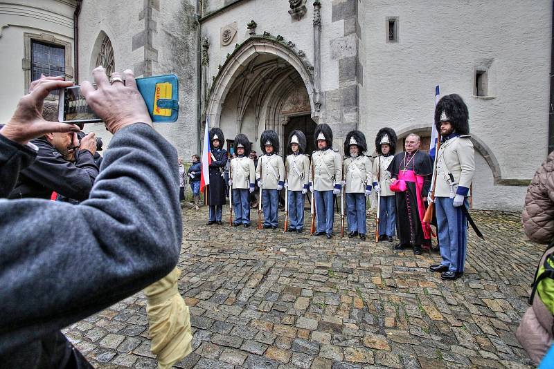 Schwarzenberská granátnická garda oslavila v Českém Krumlově 100 let od vyhlášení Československé republiky.