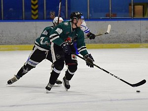 Krumlovští hokejisté vstoupili do jihočeské ligy porážkou 2:8 na ledě Milevska.