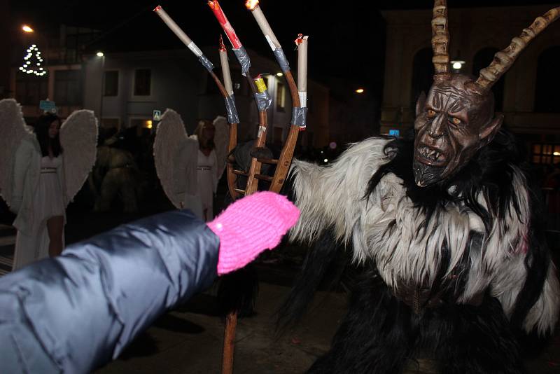 Krampus show v Kaplici si užívali diváci i účinkující.